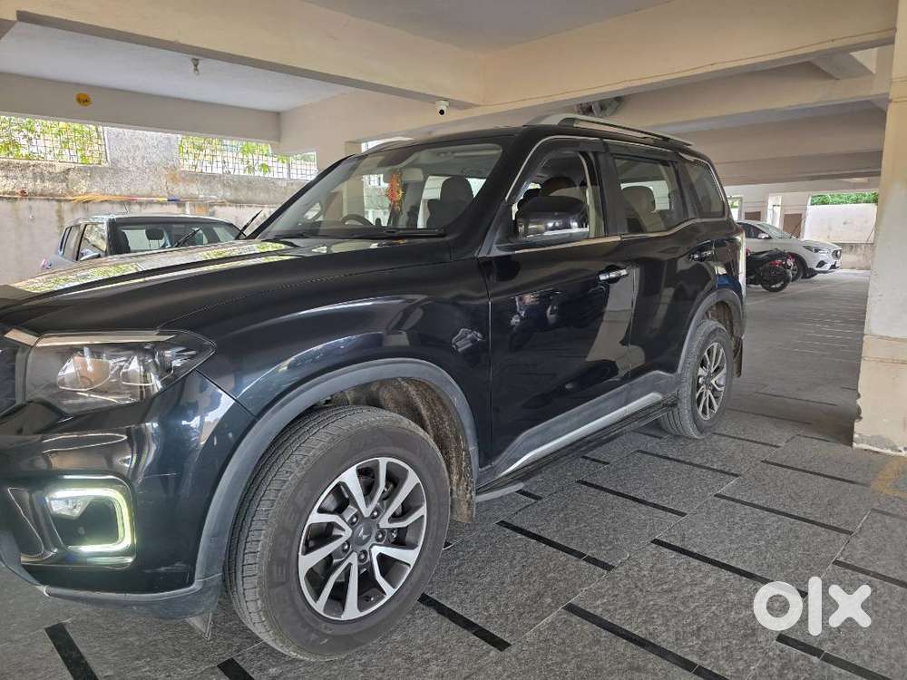 2022 Scorpio-n Z8 Petrol At  Black  Single Owner  Non-accident