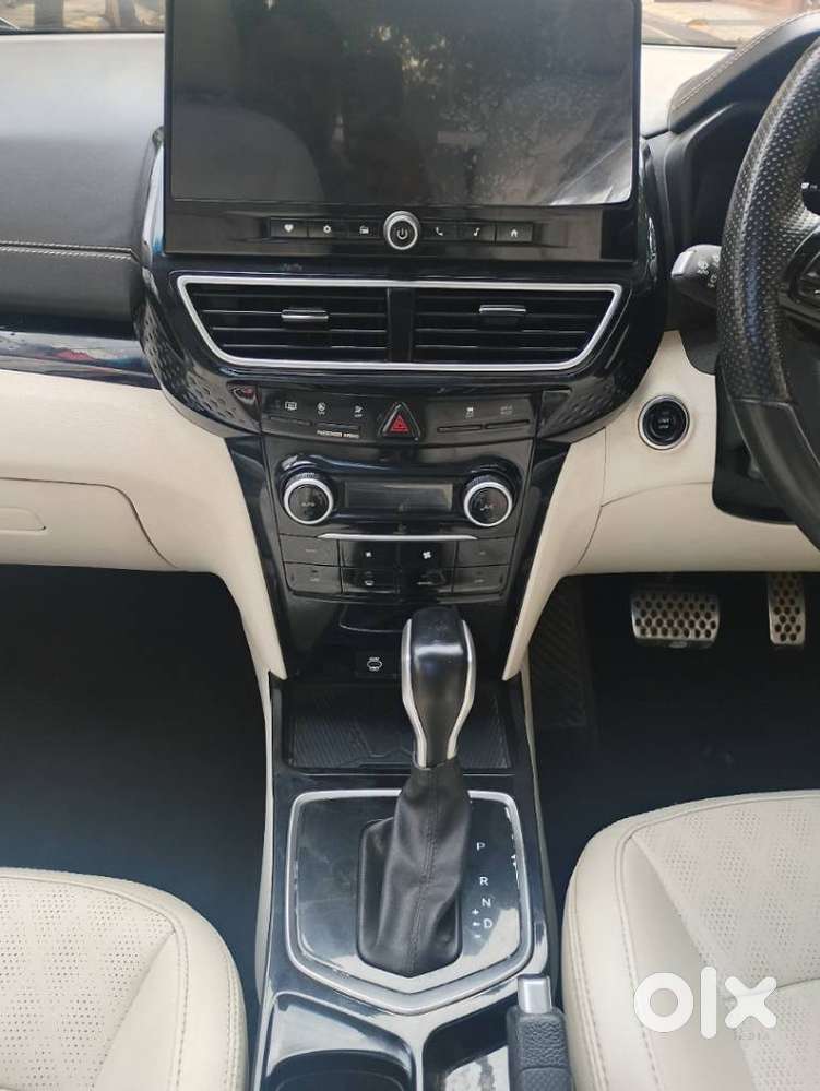 Mahindra Xuv 3xo Ax7l 1.2 Petrol At (pg), 2024, Petrol