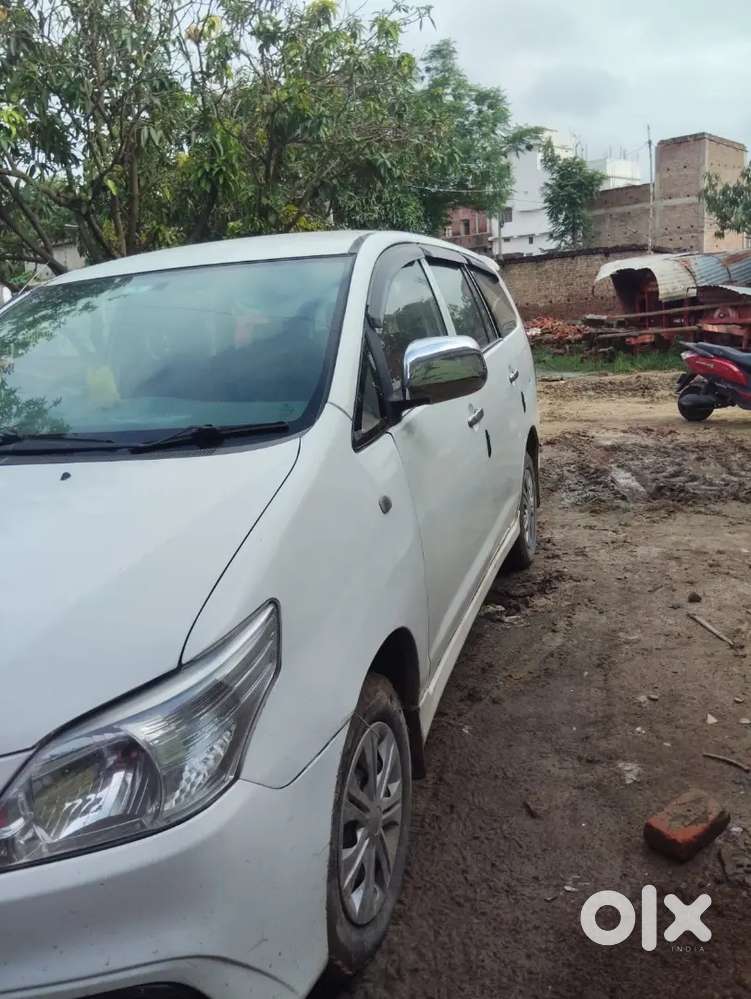 Toyota Innova 2.0 E 2012