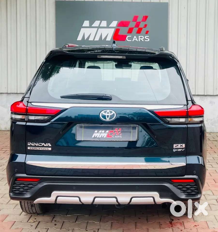 Toyota Innova Hycross 2.0 Zx (o) Hybrid 7 Str, 2025, Petrol