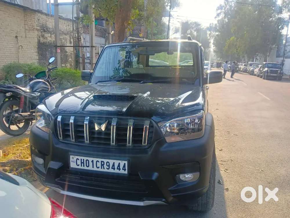 Mahindra Scorpio Classic 2023 Black Diesel 42000 Km Driven