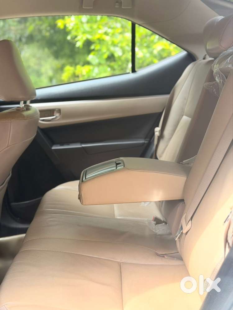 Toyota Corolla Altis 1.8 V At  2017  40,000 Km