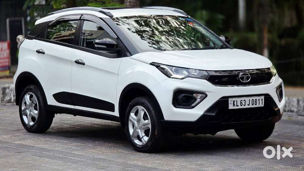 Tata Nexon 1.5 Revotorq Xma Plus (s) Amt, 2022, Petrol