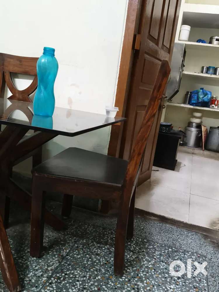 6-Seater Glass Dining Table &ndash; Good Condition