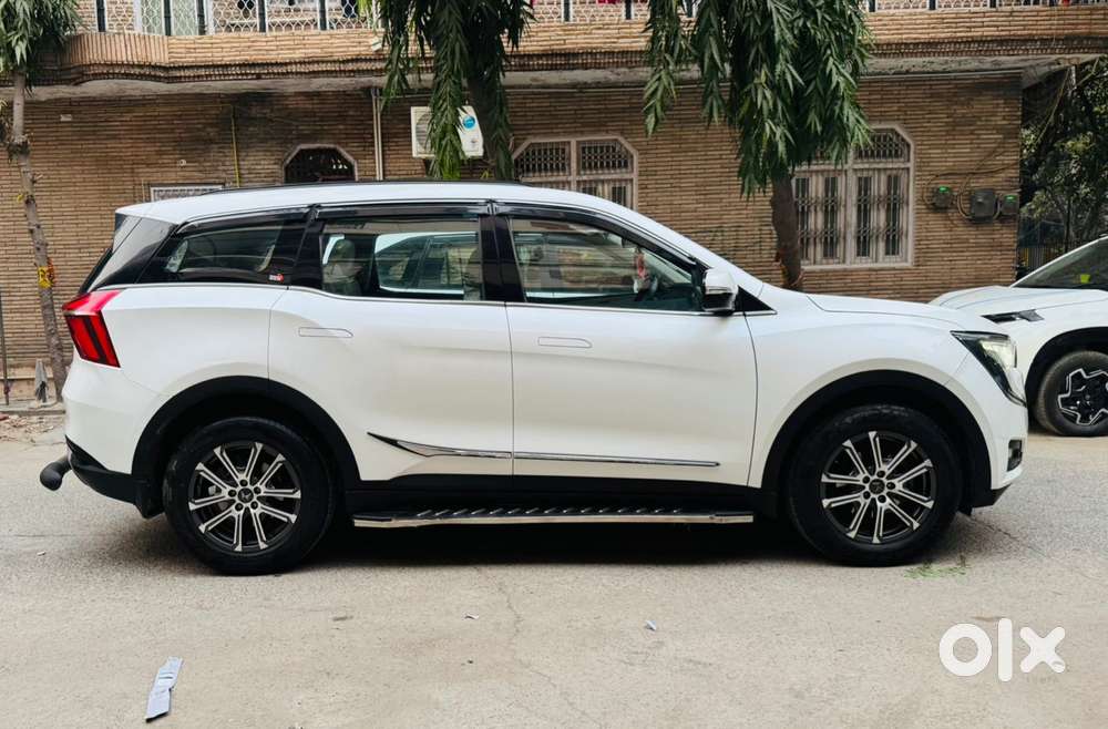 Mahindra Xuv700 2.0 Ax 7 Petrol Mt Str, 2023, Petrol