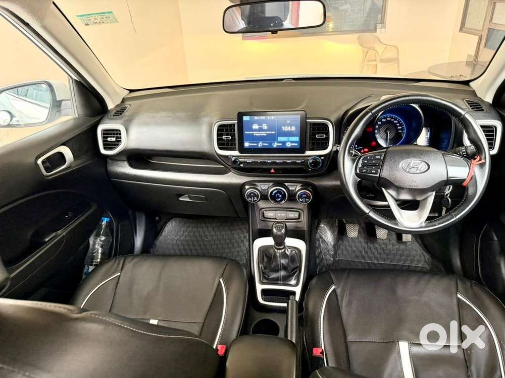 Hyundai Venue 2021 Petrol 67000 Km Driven