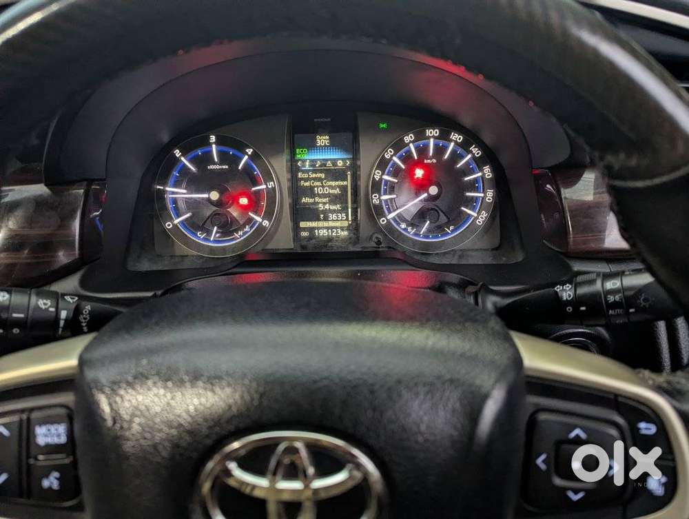 Toyota Innova Crysta 2.4 V, 2016, Diesel