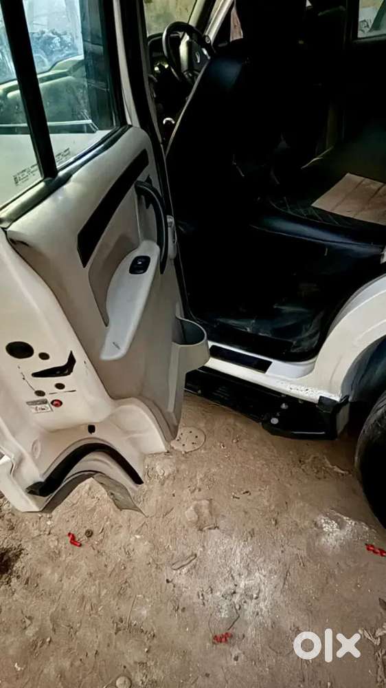 Mahindra Scorpio S6 Plus Hybrid 2017