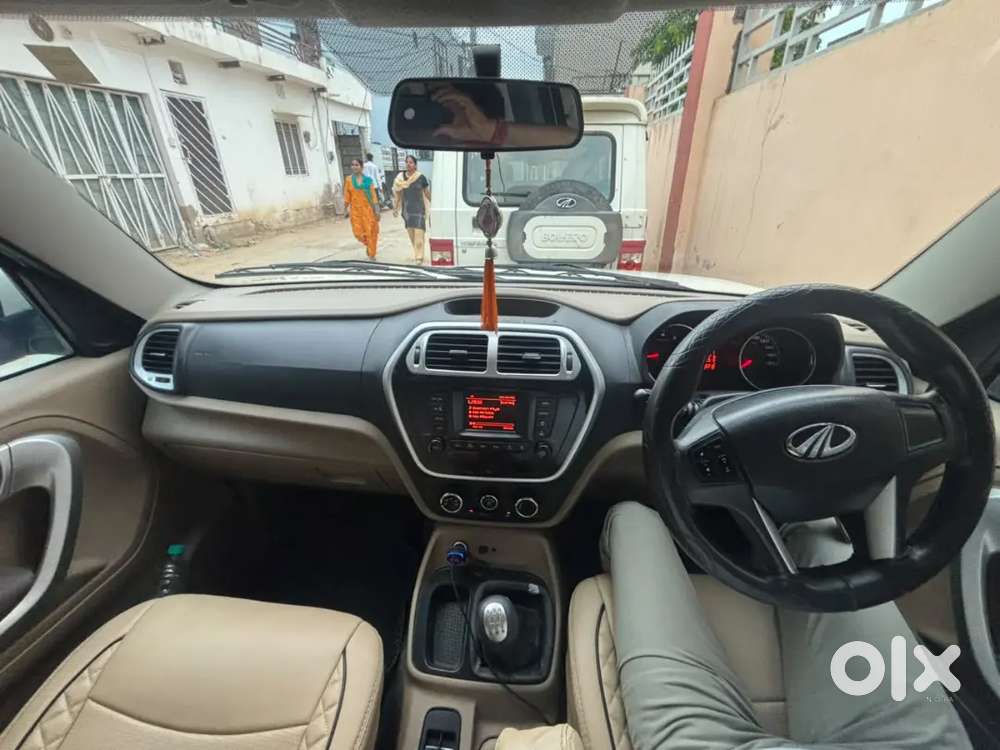 Mahindra Tuv 300 T8 2017