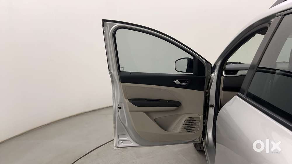 Renault Triber Rxz, 2022, Petrol