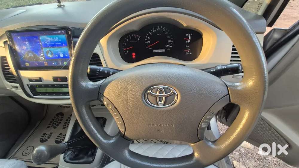 Toyota Innova V 8str Full Option 2009 Single Owner