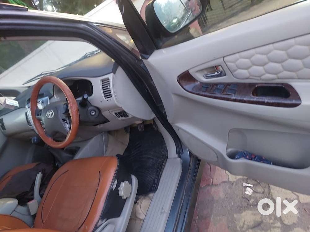 Toyota Innova 2.5v Diesel 2012