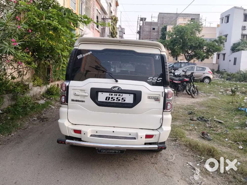 Mahindra Scorpio S10