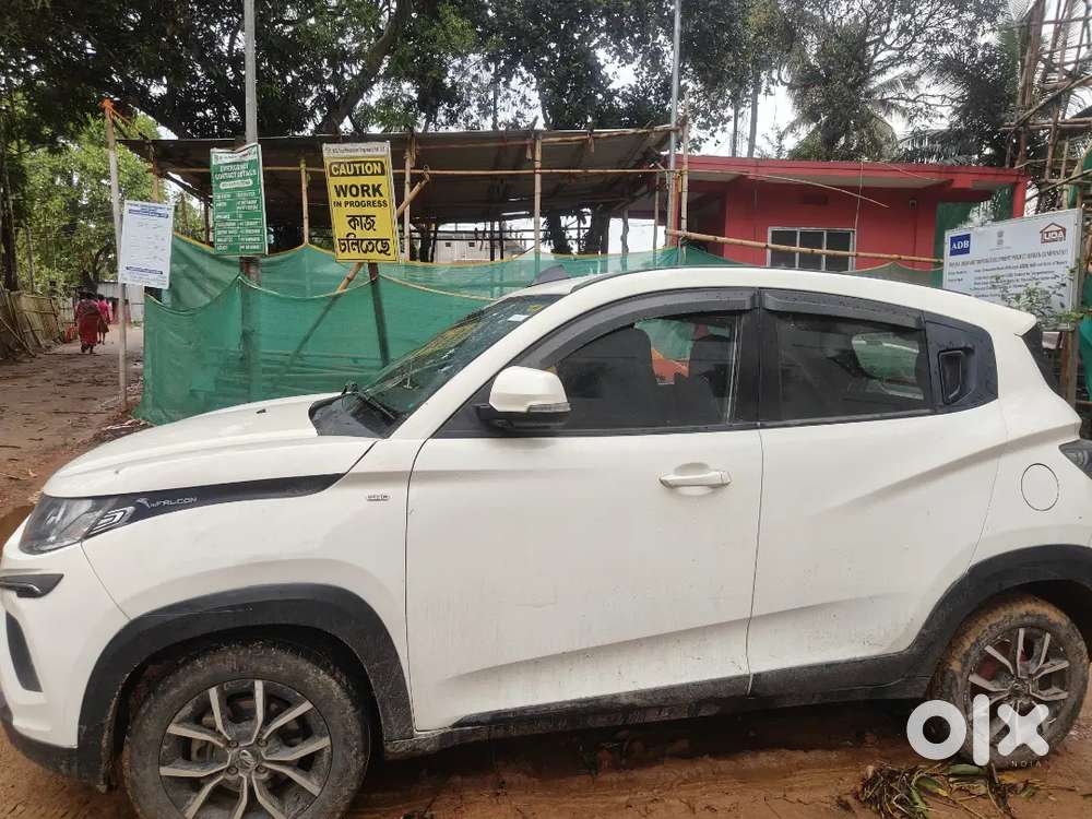 Mahindra Kuv 100 K8 Top Model With Alloy Wheels And Double Arm Rest