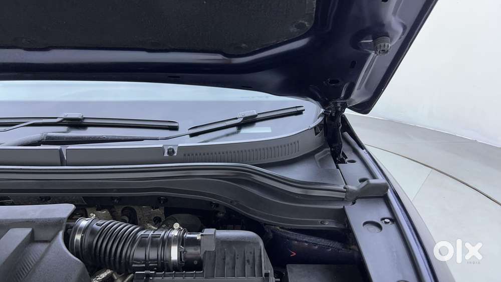 Mahindra Xuv700 2.0 Ax 5 Petrol Mt Str, 2022, Petrol