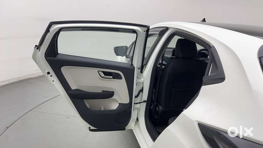 Tata Altroz 1.2 Xza Plus, 2023, Petrol
