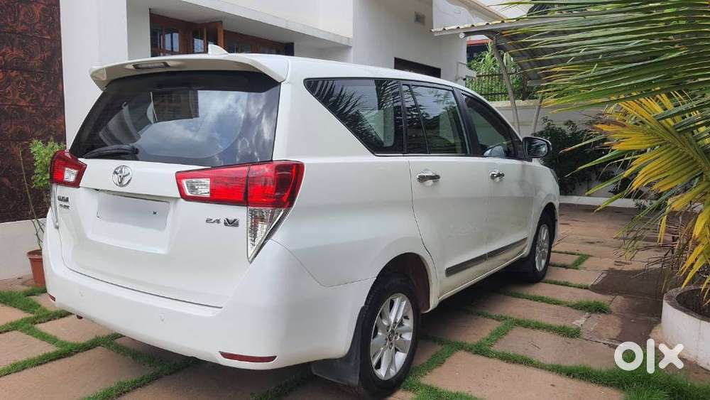 Toyota Innova Crysta 2.4 V 8 Str, 2016, Diesel