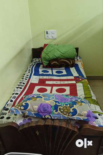 Sagwan wood deals bed old olx