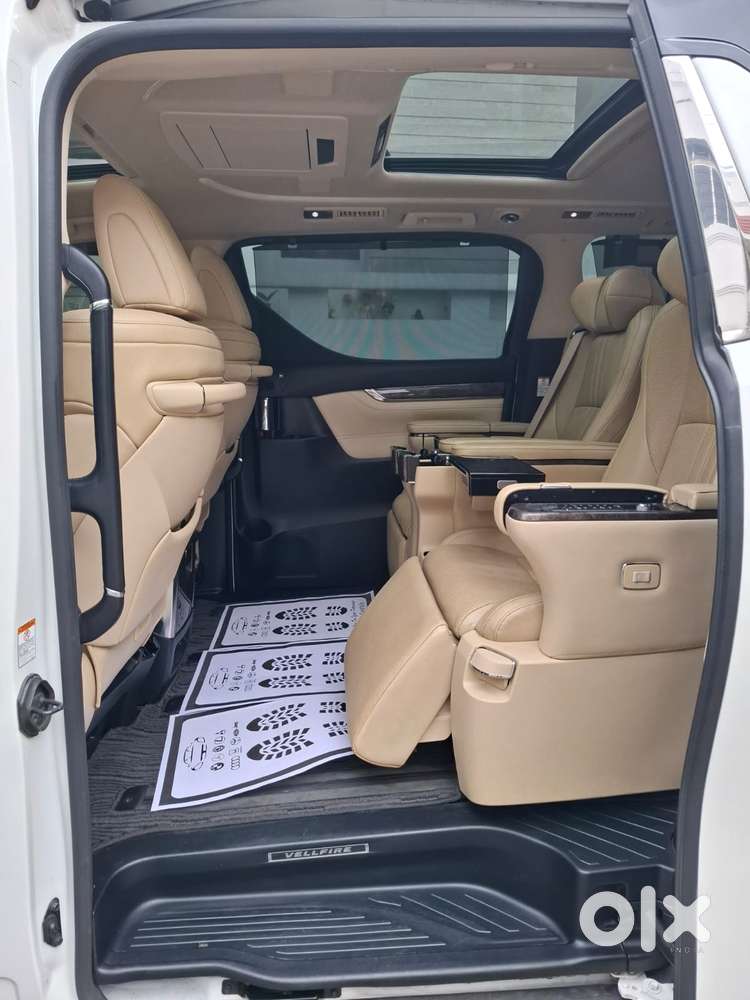 Toyota Vellfire 2.5 Executive Lounge, 2021, Petrol