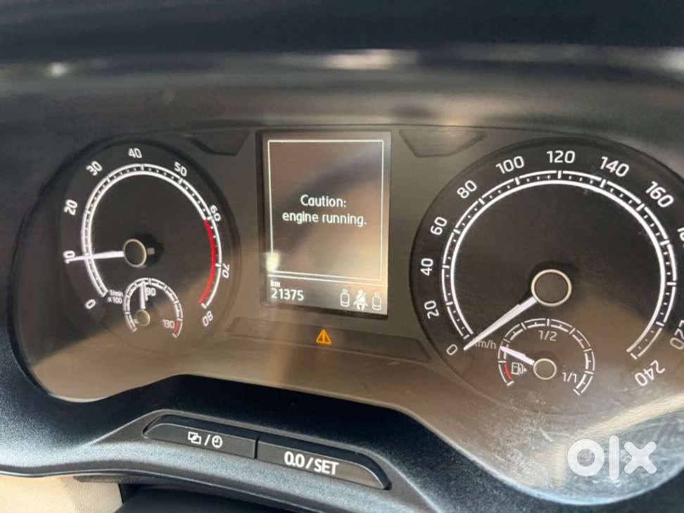 Skoda Slavia Ambition 1.0l Tsi At, 2023, Petrol