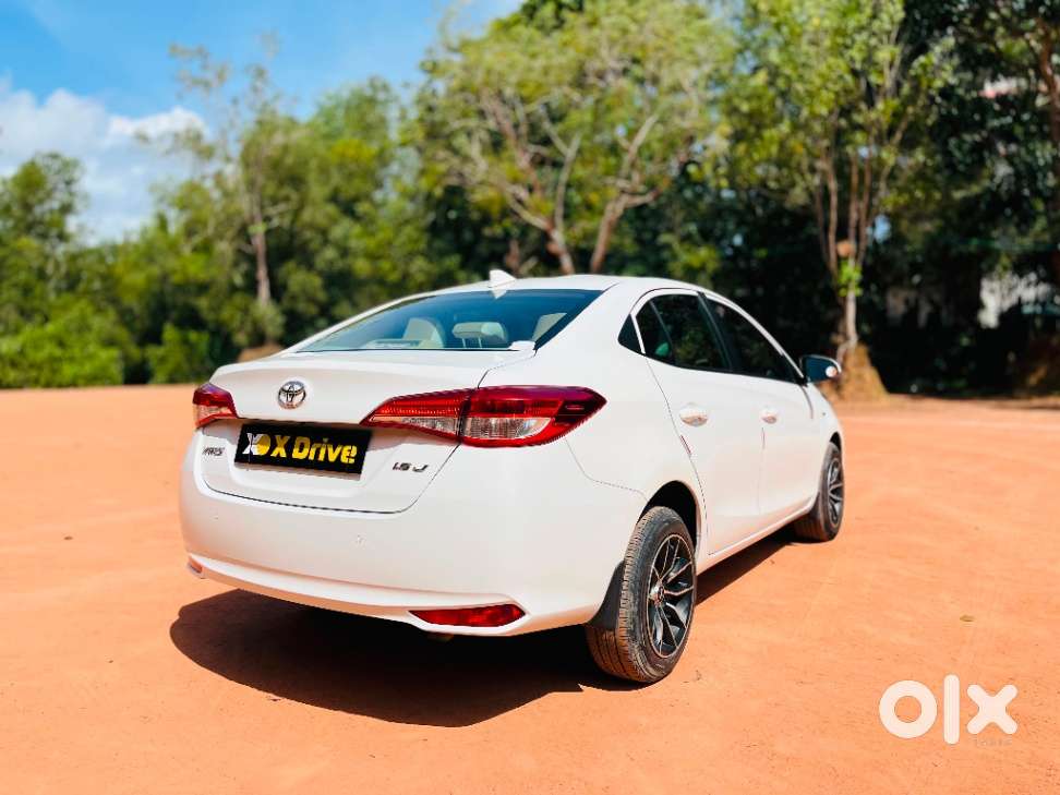 Toyota Yaris J Cvt, 2021, Petrol
