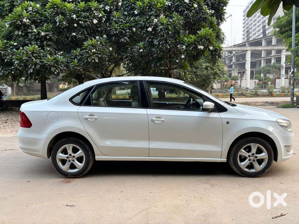 Skoda Rapid Elegance 1.6 Mpfi Mt, 2014, Petrol