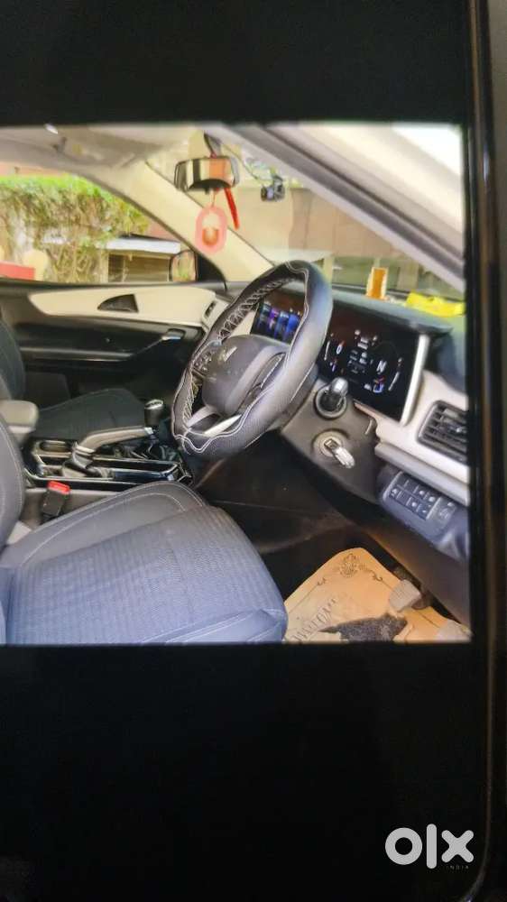 Mahindra Xuv700 2023 Petrol 25851 Km Driven