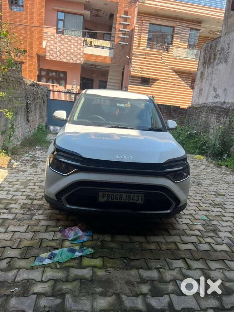 Kia Carens 2025 Petrol Well Maintained