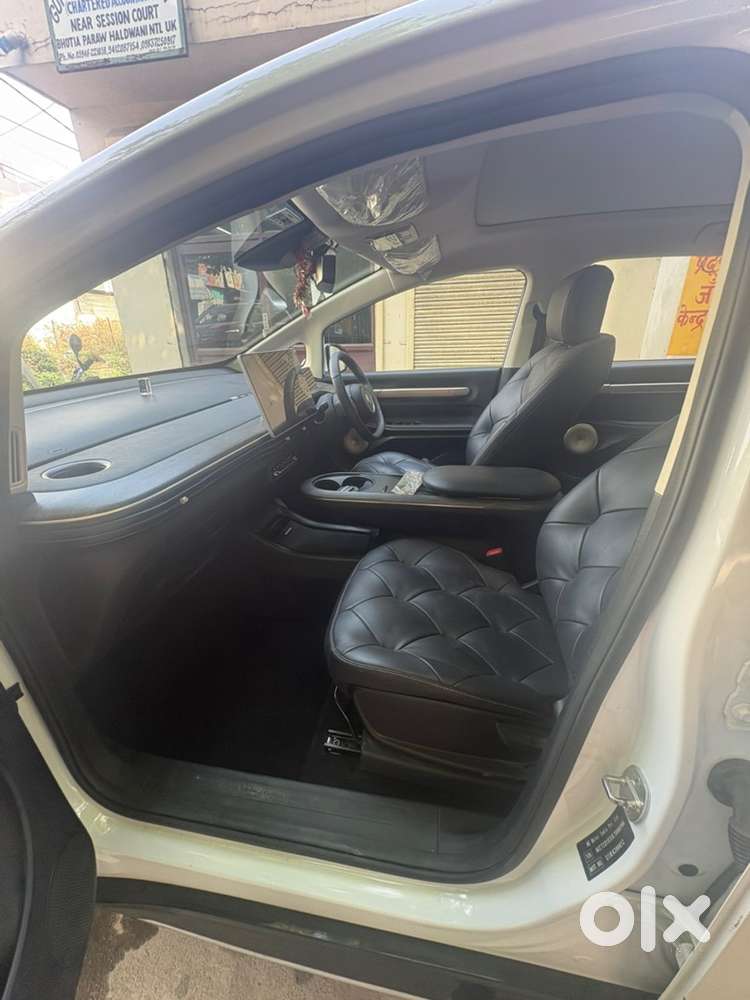 Mg Windsor Ev 2024 Electric 20000 Km Driven