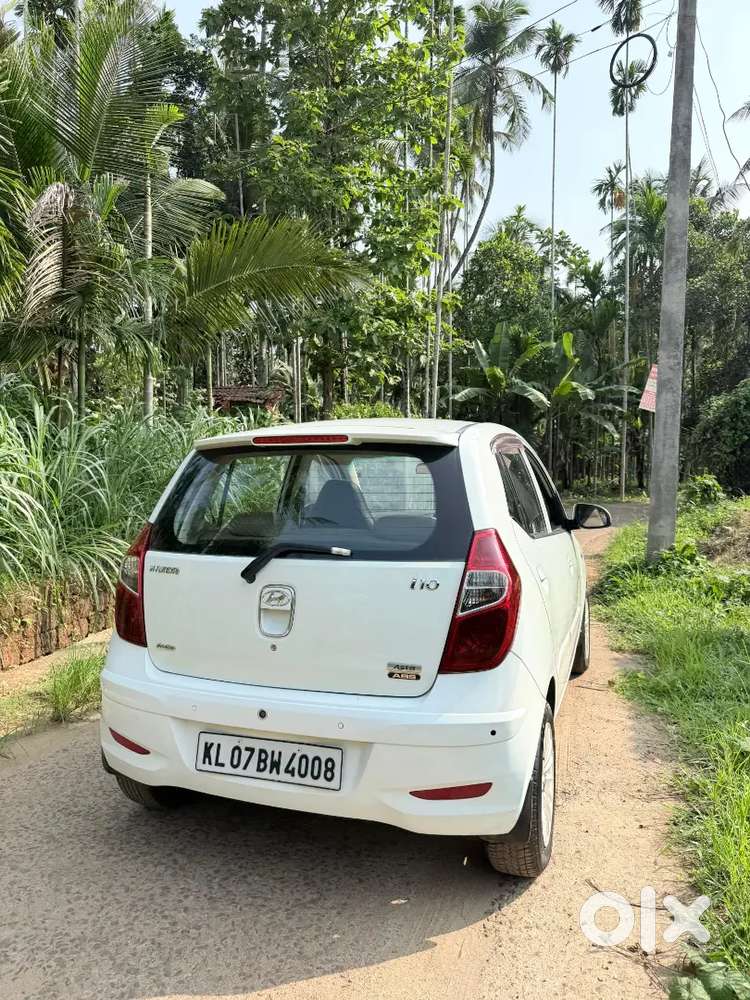 Hyundai Grand I10 2012 Petrol Well Maintained With Sunroof