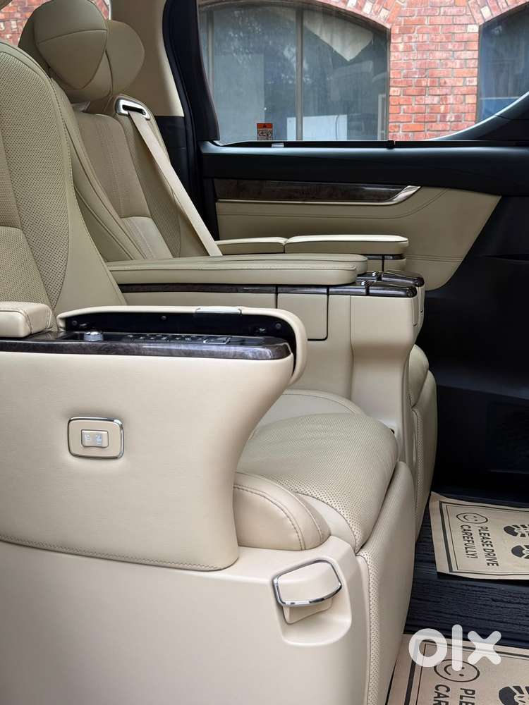 Toyota Vellfire Vip – Executive Lounge, 2023, Petrol