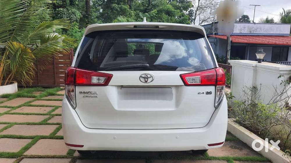 Toyota Innova Crysta 2.4 V 8 Str, 2016, Diesel