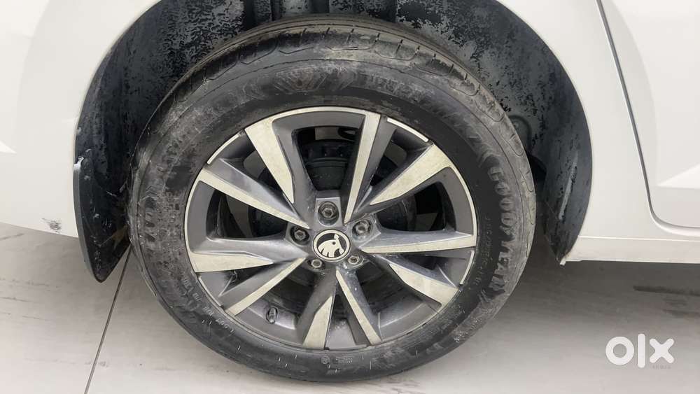 Skoda Slavia Style 1.0l Tsi At, 2022, Petrol