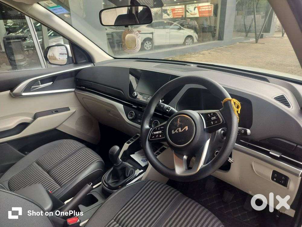 Kia Carens 1.4 Prestige 7 Str, 2023, Petrol