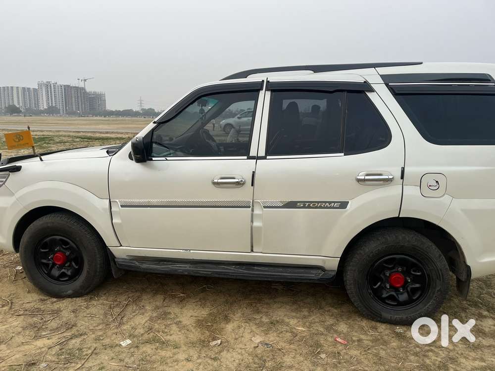 Tata Safari Storme 2015