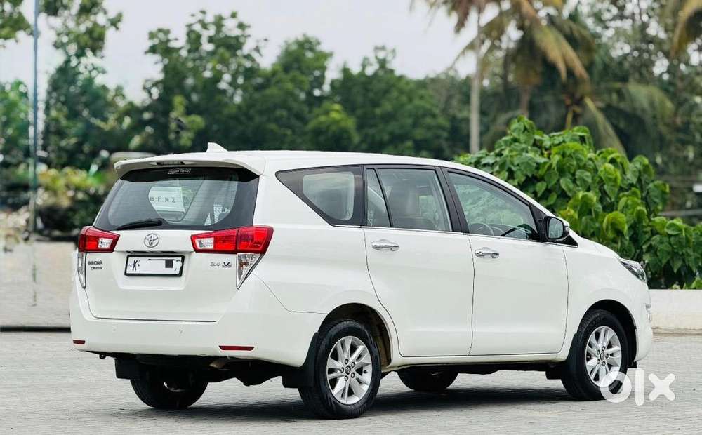 Innova Crysta 2.4v