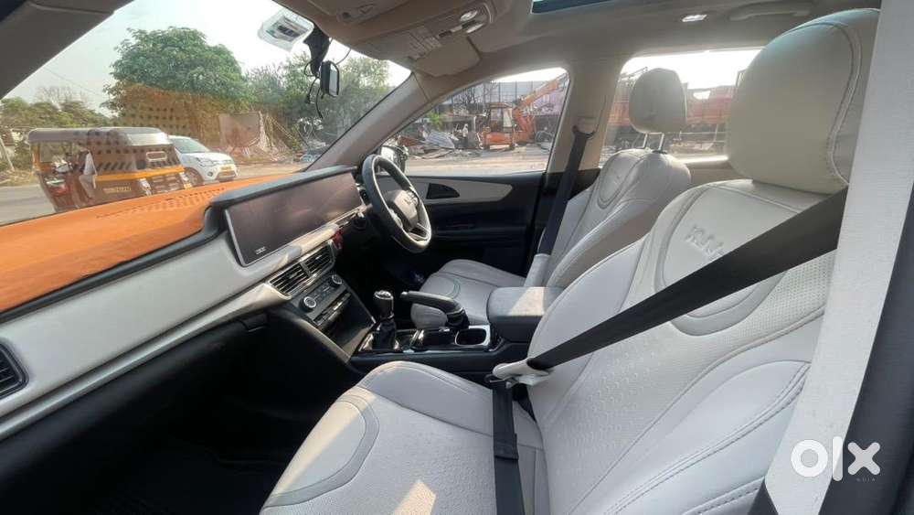Mahindra Xuv700 2024 Diesel 13300 Km Driven
