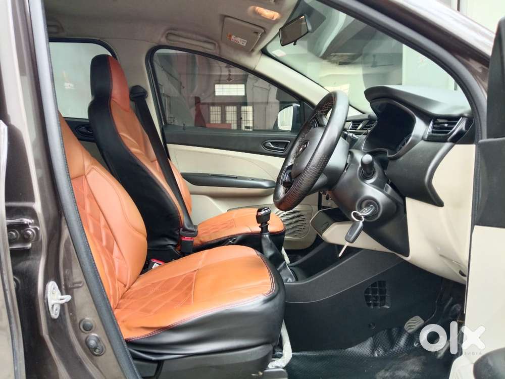 Renault Triber Rxt, 2022, Petrol