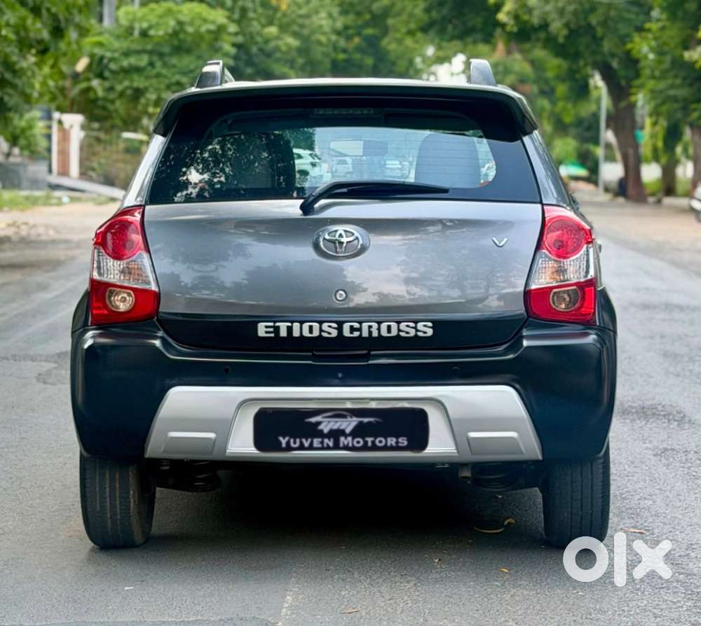 Toyota Etios Cross 1.2 V, 2015, Petrol