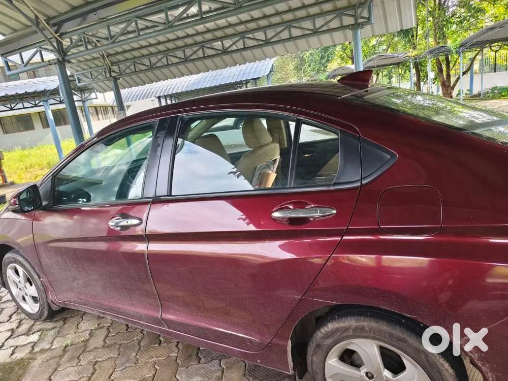 Honda City 1.5 V 2015 Top-end With Sunroof Model
