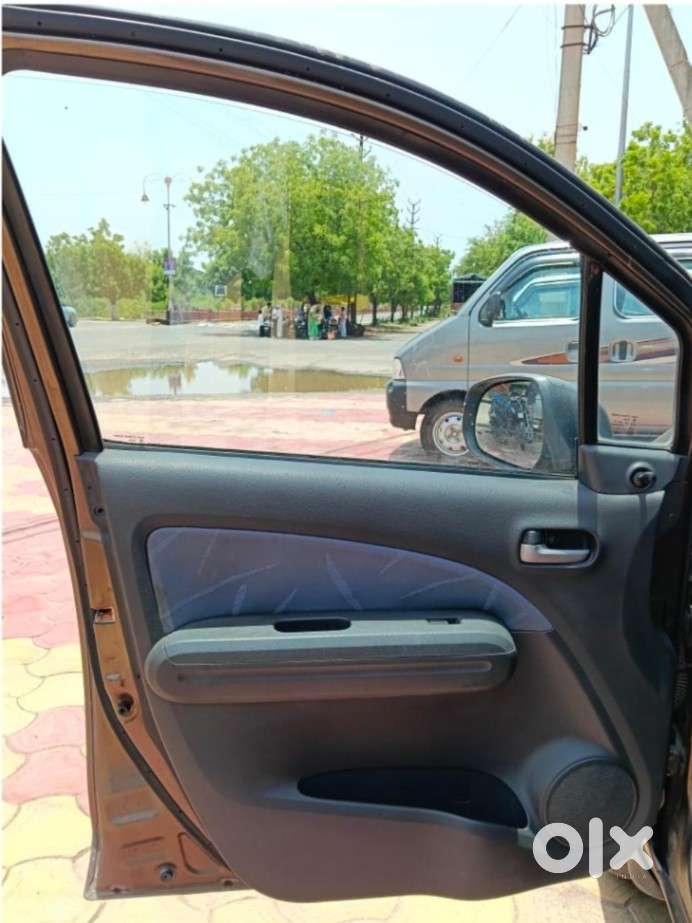 Maruti Suzuki Ritz Vxi, 2011, Petrol