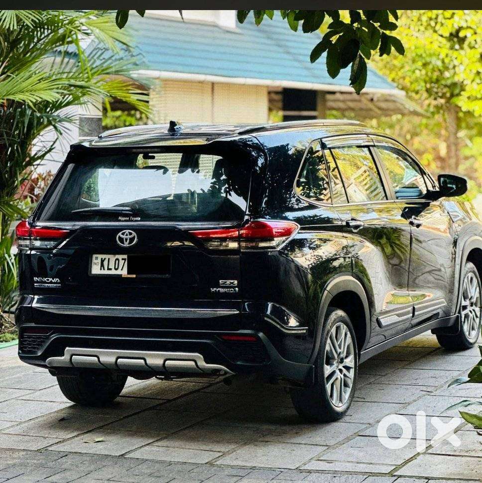 Toyota Innova Hycross 2.0 Zx (o) Hybrid 7 Str, 2023, Petrol