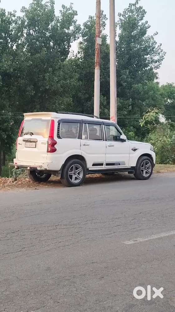 Mahindra Scorpio 2.2 2016 Diesel Manual