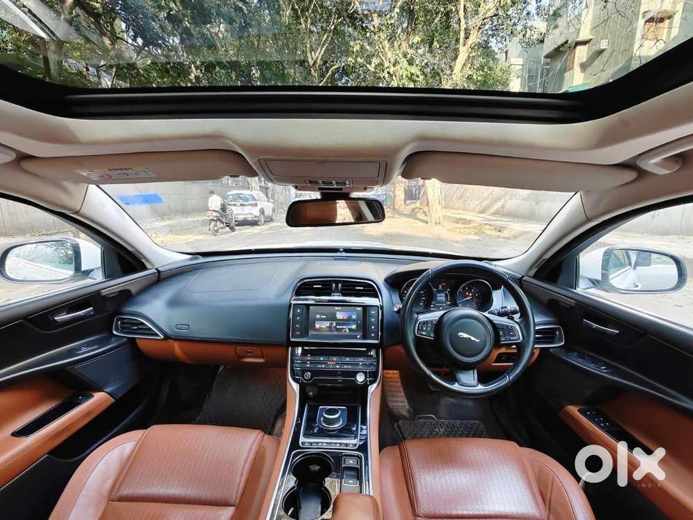 Jaguar Xe Portfolio, 2016, Petrol