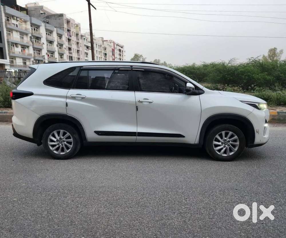 Toyota Innova Hycross 2.0 Vx Hybrid 7 Str, 2023, Petrol