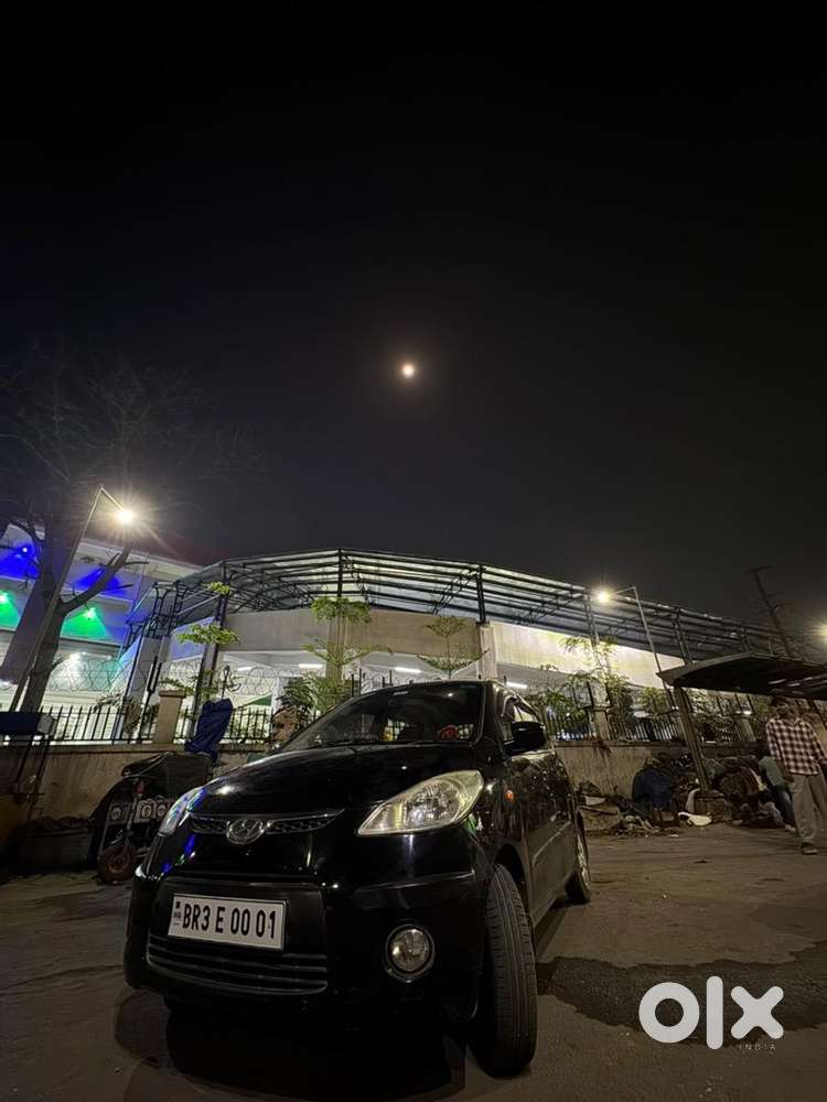 Hyundai I10 2010 With Sunroof And 0001 Number