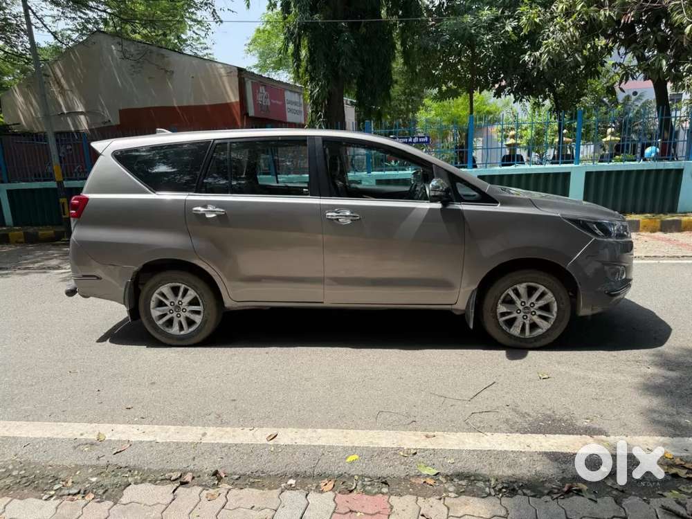 Toyota Innova Crysta 2.8 Zx At 7 Seater, 2016, Diesel