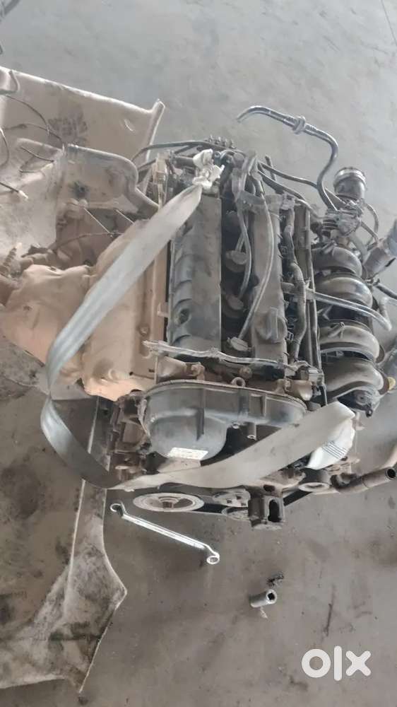 फोर्ड स्पेयर इंजन पेट्रोल में बेचना है पूरा सेट है ईसीएस के साथ