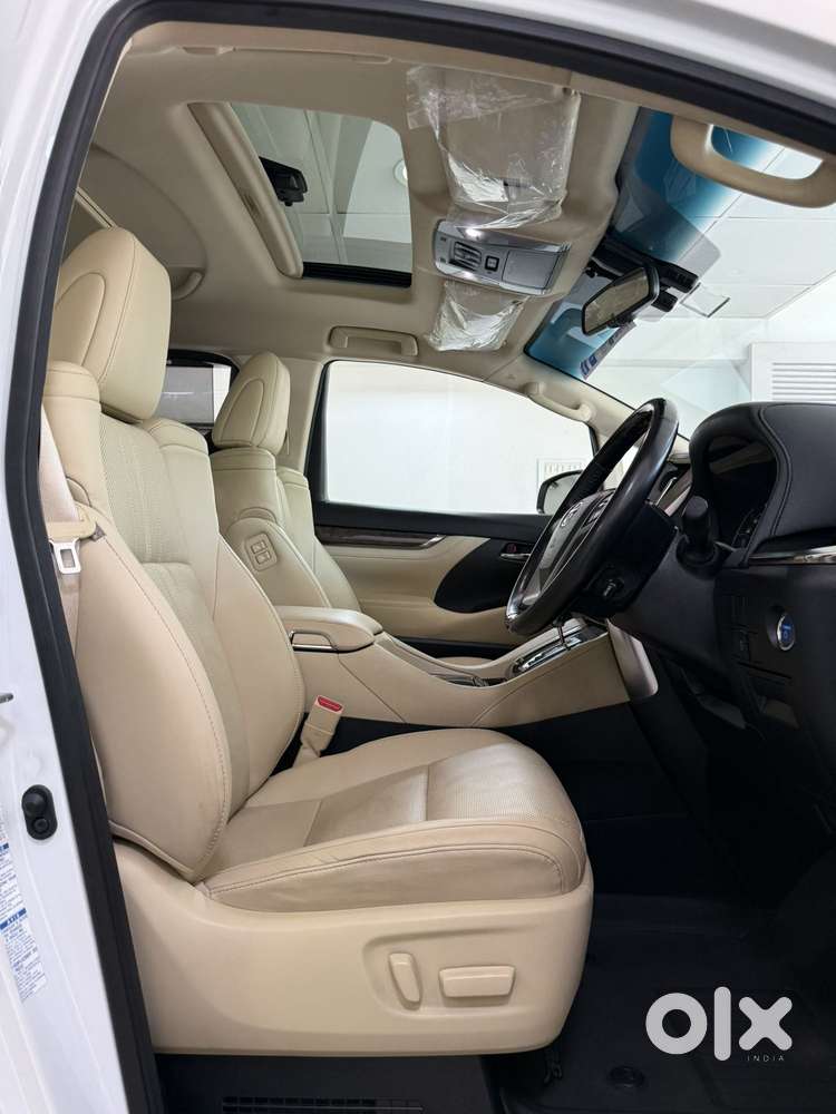 Toyota Vellfire 2.5 Executive Lounge, 2023, Petrol