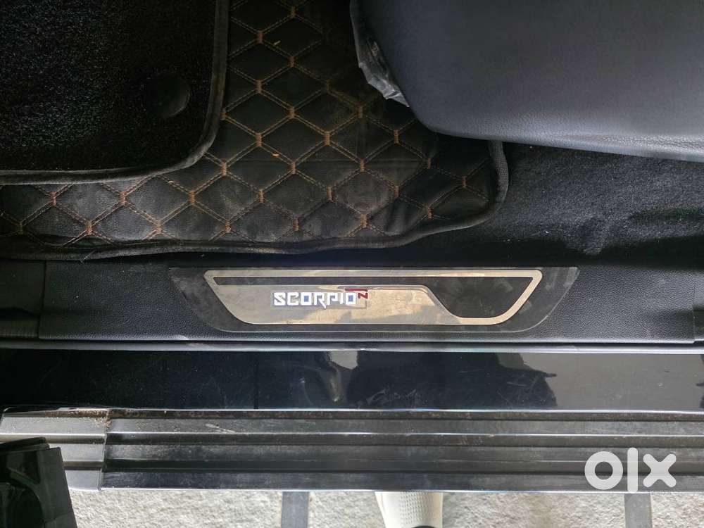 2022 Scorpio-n Z8 Petrol At  Black  Single Owner  Non-accident